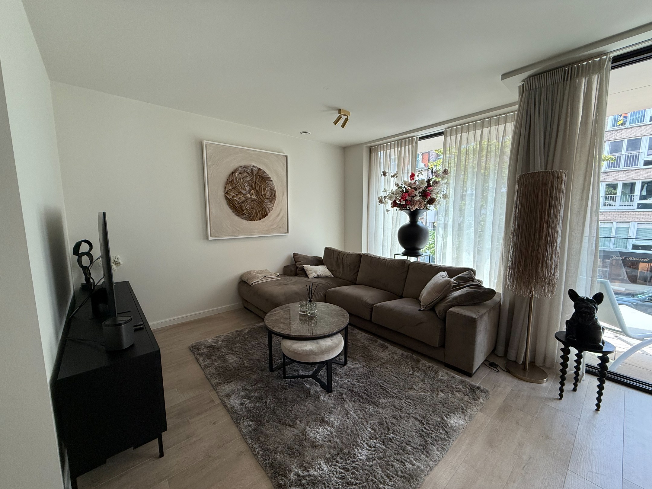 Ongemeubeld - Magnifiek woonappartement aan de zonnekant van de Lippenslaan, op wandelafstand van het strand. 