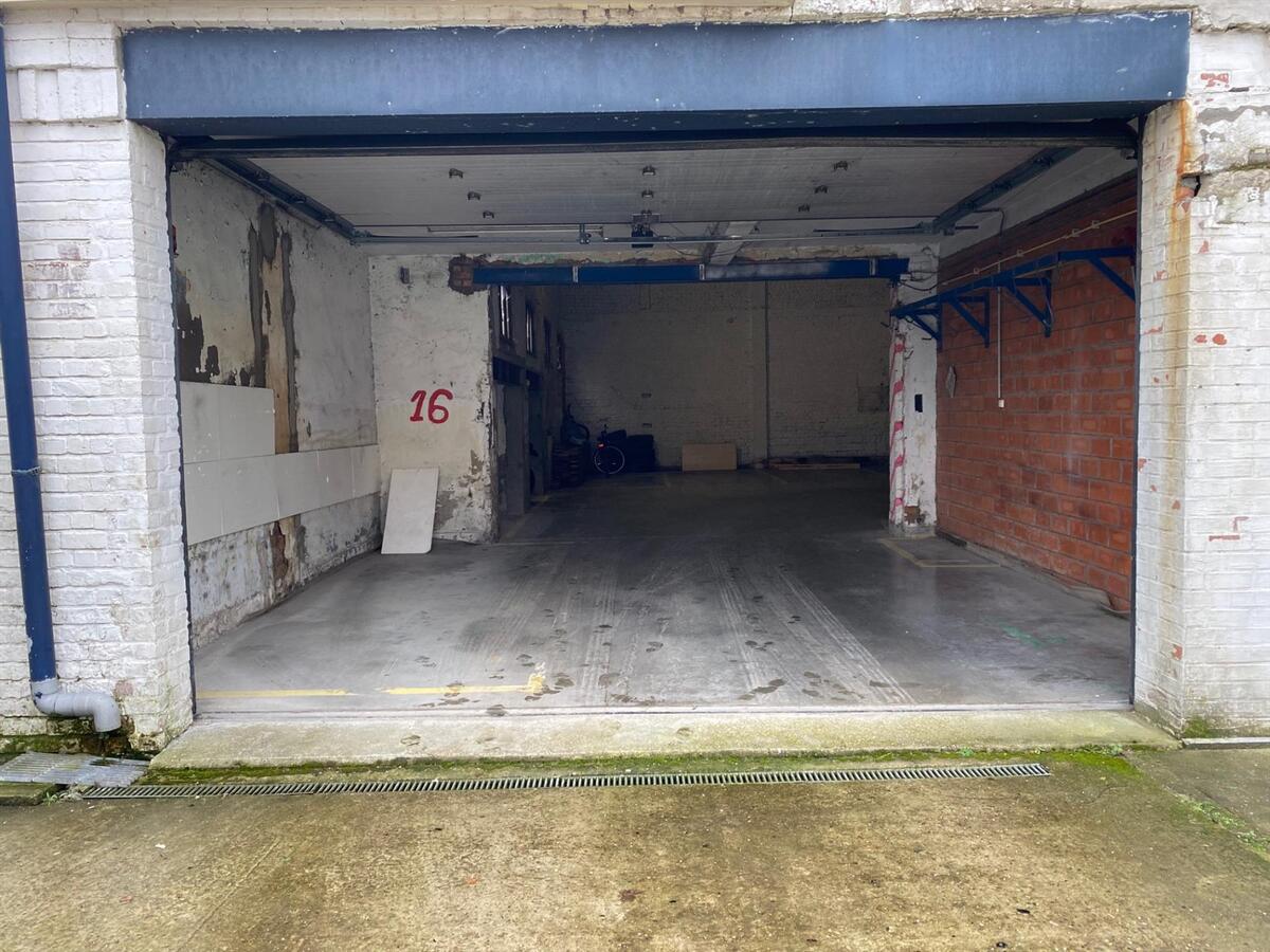 Loods met bouwgrond te Bredene 