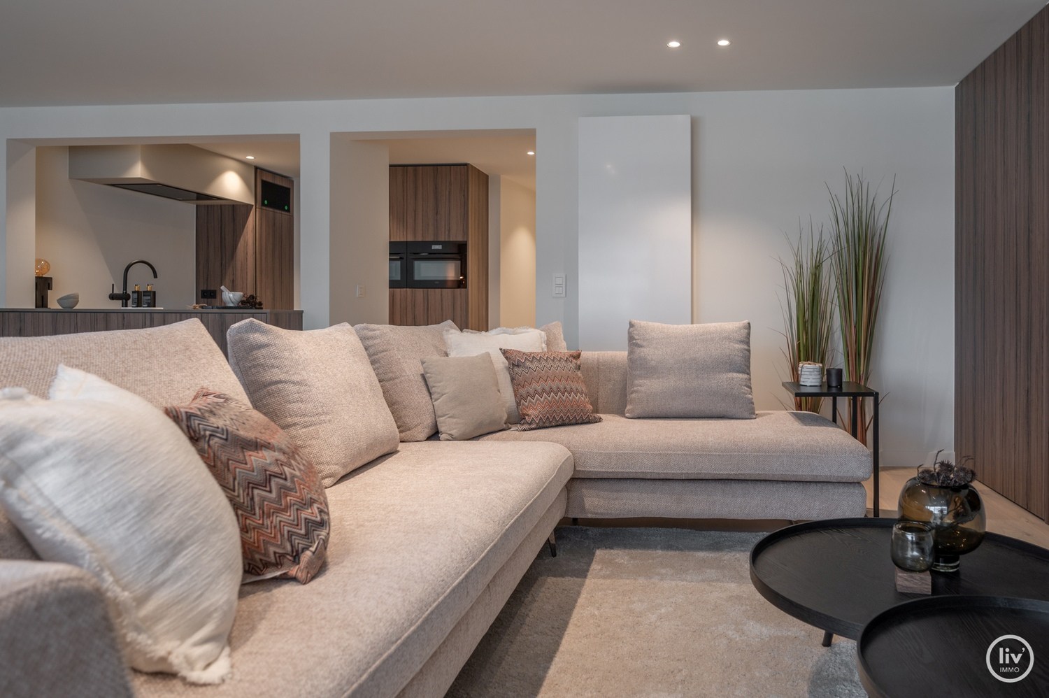 Prachtig, ruim gerenoveerd appartement met een mooie gevelbreedte van 7 m, gelegen op de Lippenslaan te Knokke. 