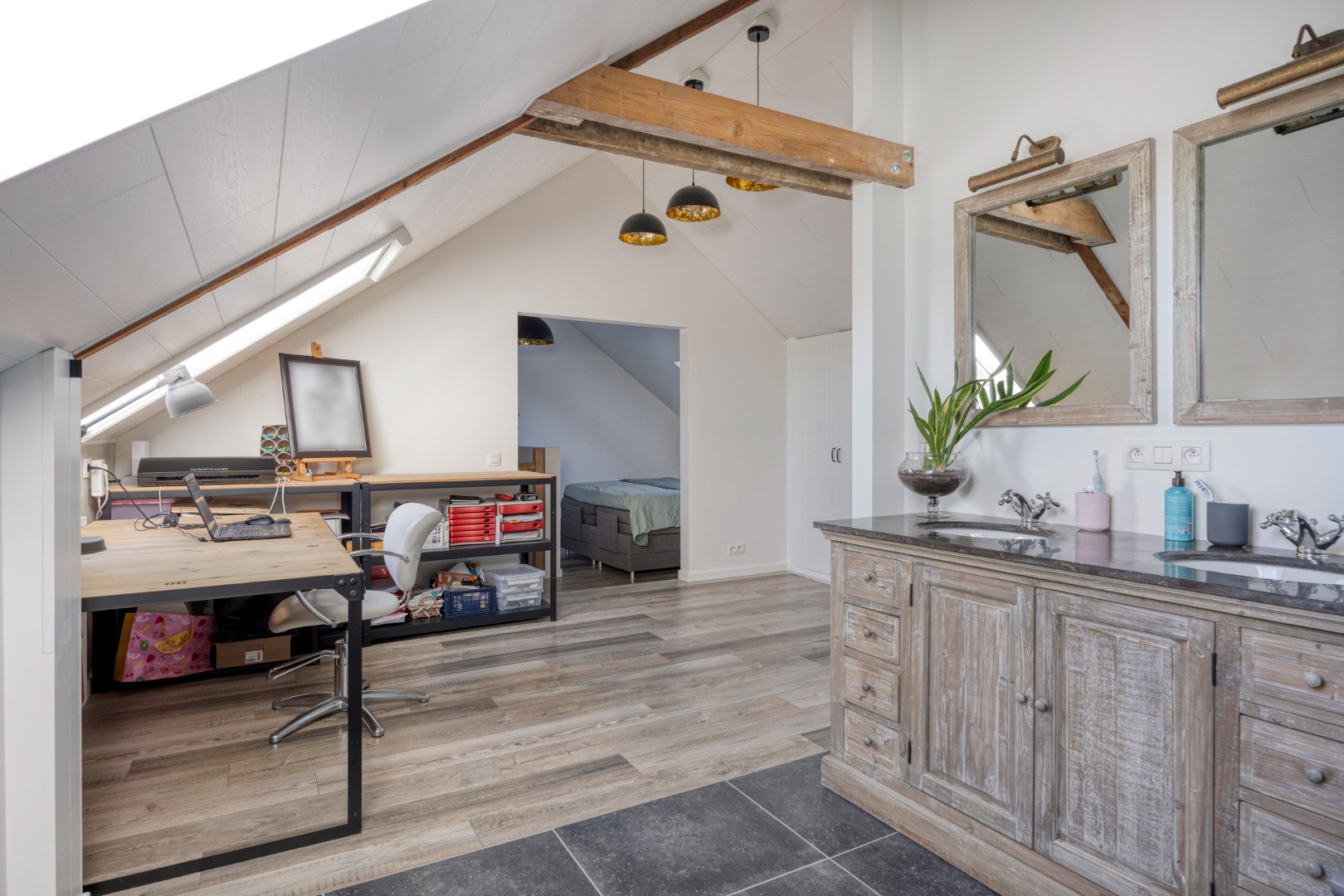 Energiezuinige duplex met 4 slpk. in Geel-centrum 