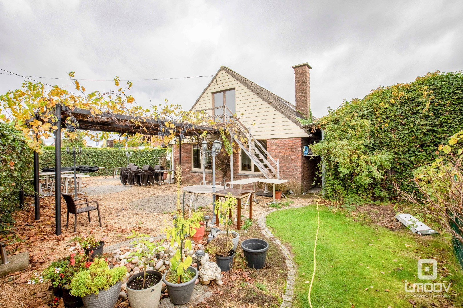 Te koop- Gebruiksklaar restaurant met terras en appartement in hartje Hijfte (Lochristi) 