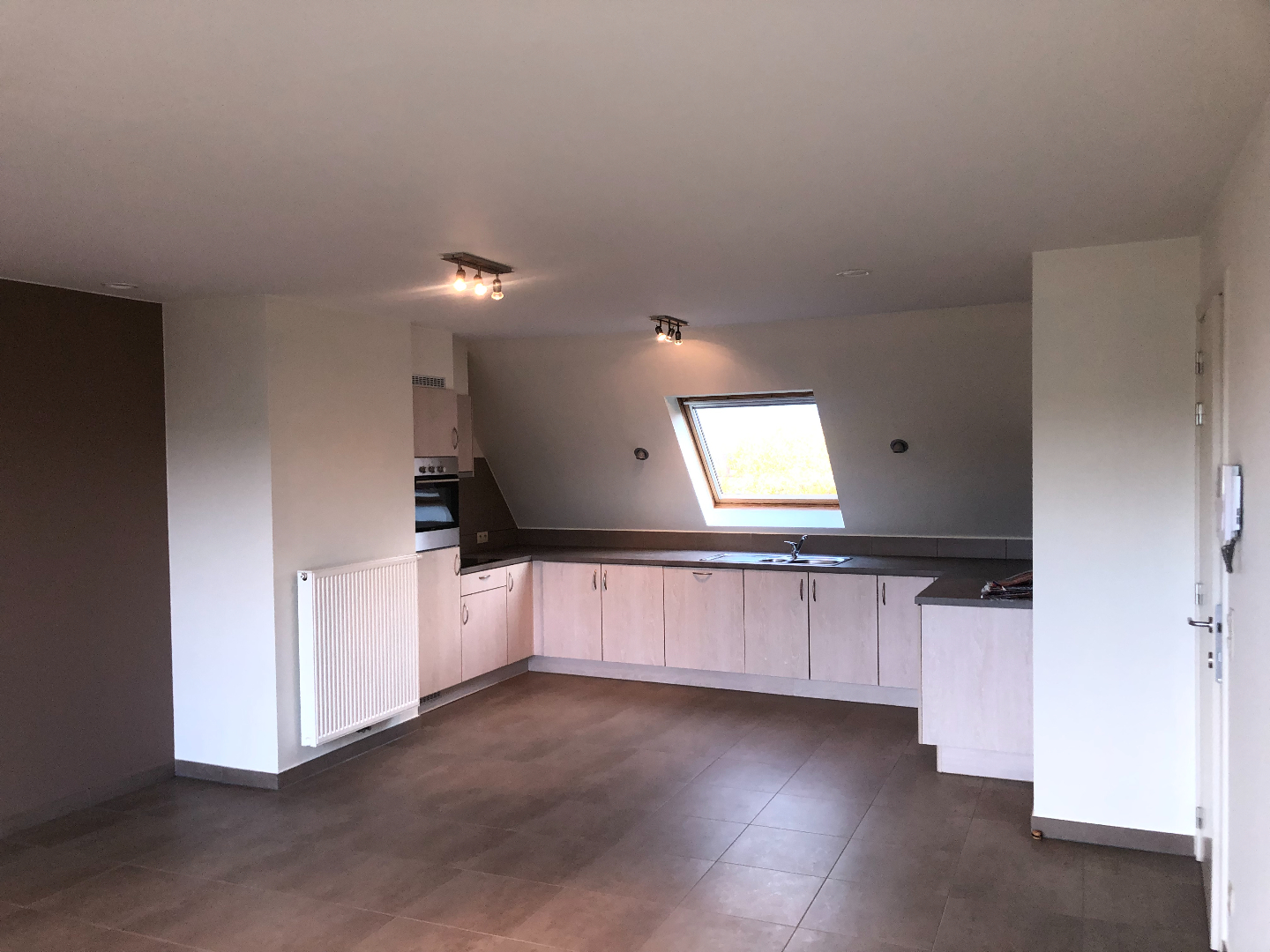Ruim duplex appartement met 3 slpks en garage 