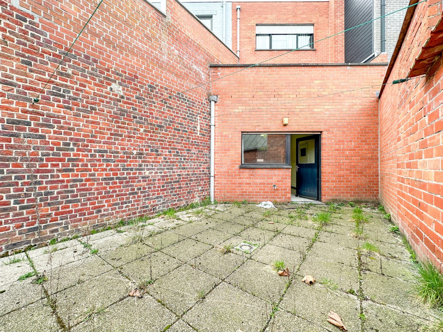 Stadswoning met potentieel, private garage, terras en tuin, mét lift, Torhout 