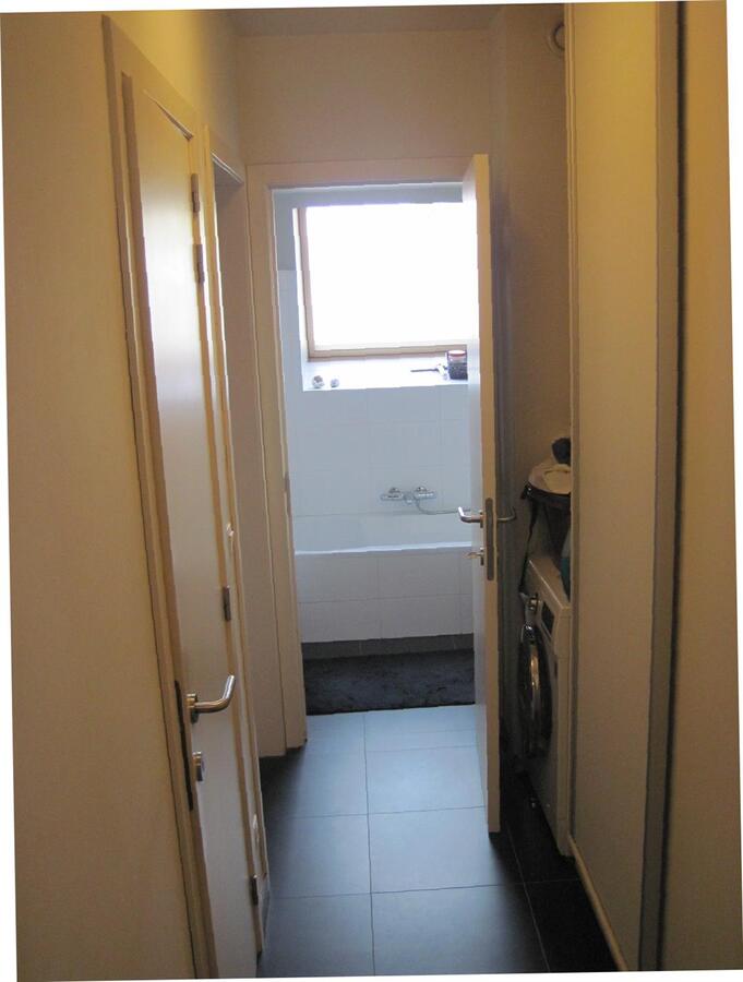 Eigentijds appartement op de 1° verdieping (met terras). Uitstekend gelegen. 