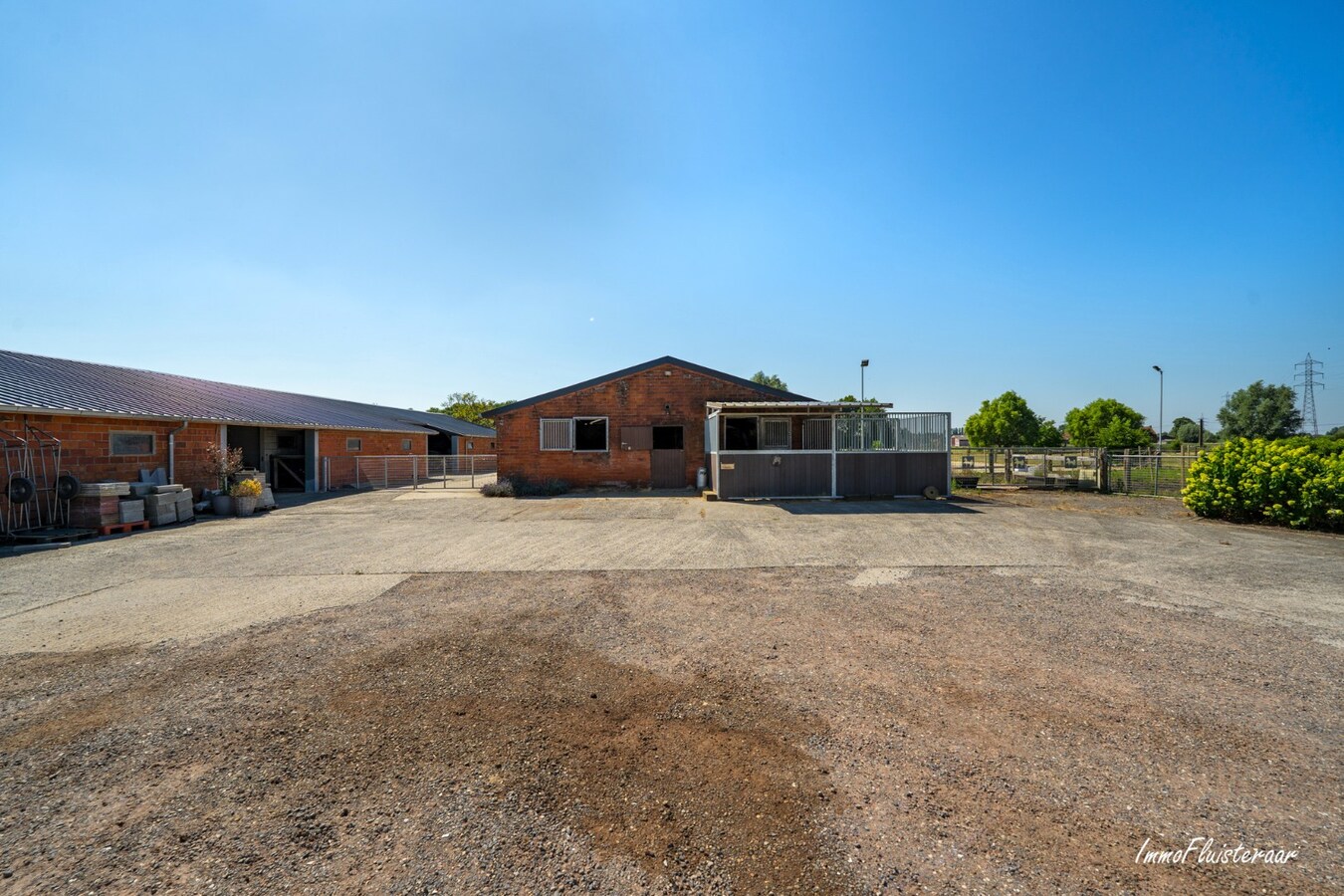 Unieke eigendom met paardenaccommodatie op 33.647 m² in Menen 