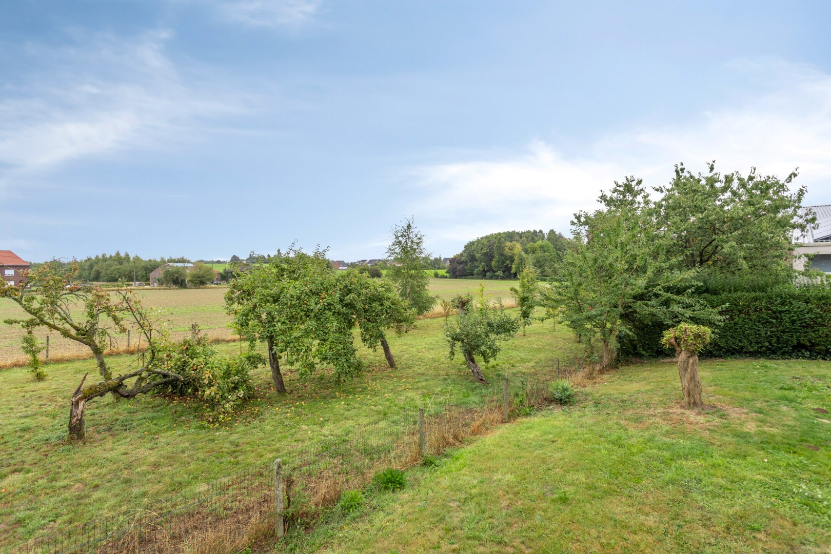 Open bebouwing met 3 slaapkamers, garage en tuin in Haasrode!  – EPC 241 kWh/m² – bewoonbare opp. 201m² 