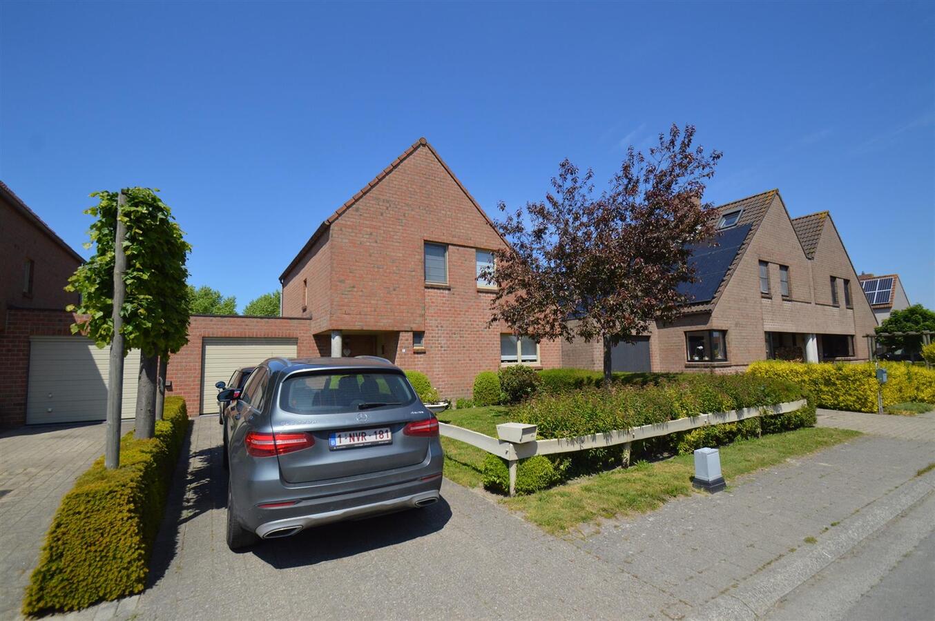 Gezinswoning met grote tuin, oprit &amp; garage - Ramskapelle 