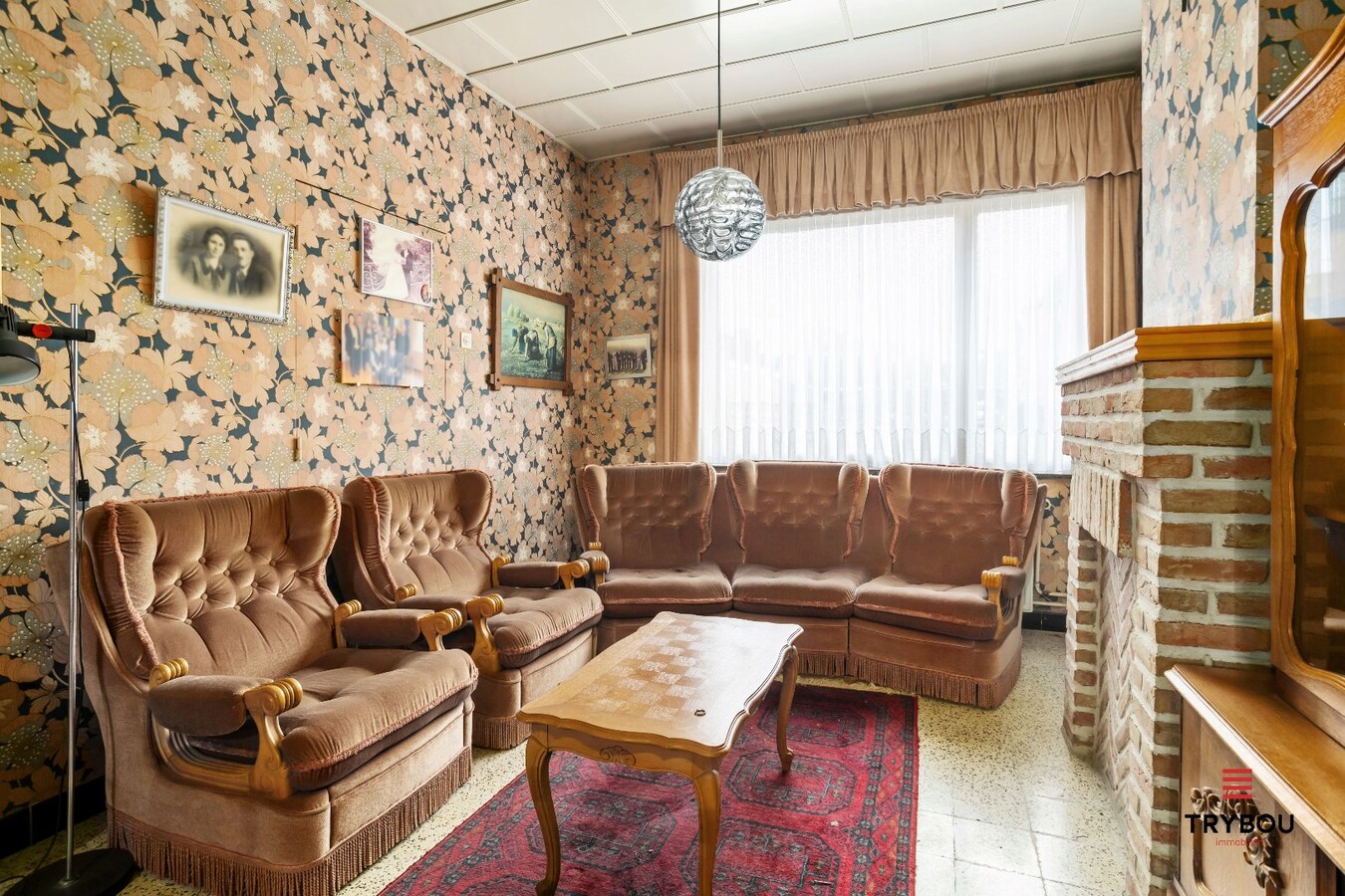 Halfvrijstaande woning met 5 slaapkamers en bijgebouw op 5488 m³ te Jonkershove 