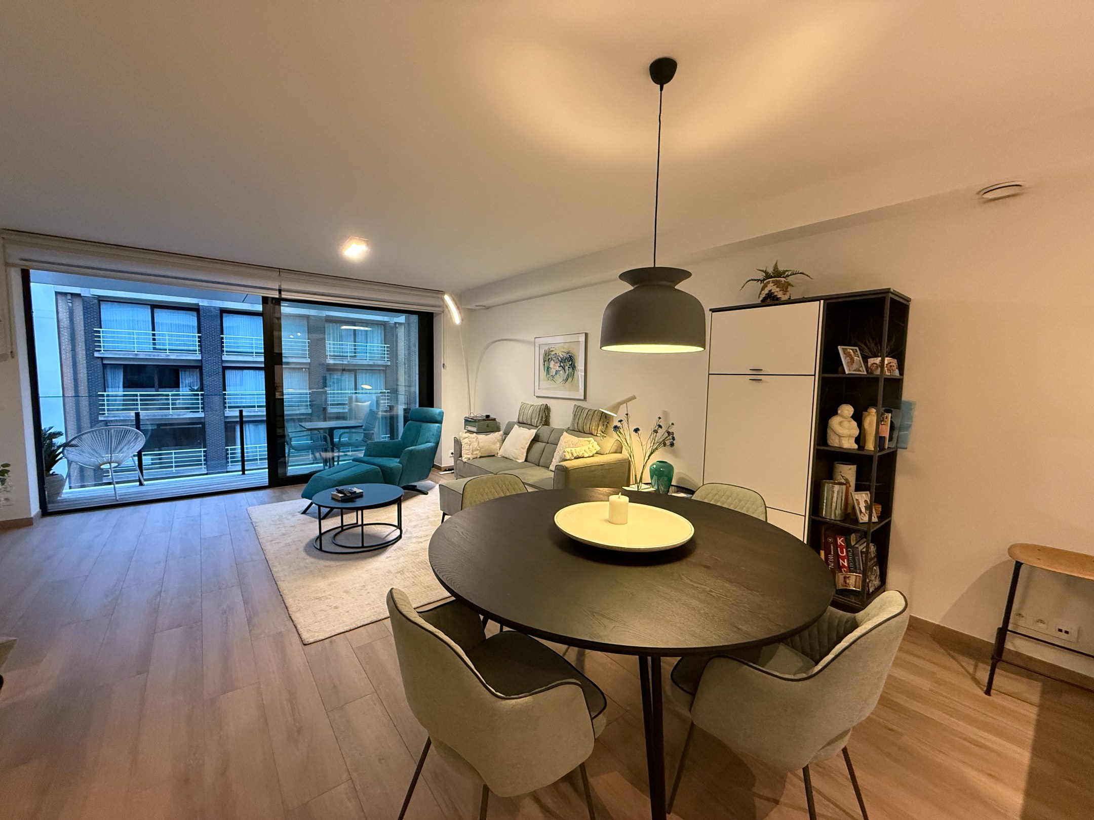 Non-meublé - Charmant appartement à louer avec 2 chambres situé dans une résidence récente sur l'avenue Léopold à Knokke. 