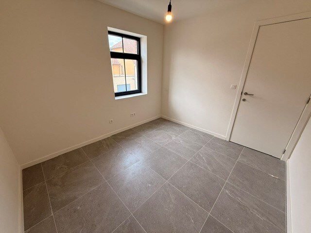 Halfopen nieuwbouwwoning met 4 slaapkamers gelegen te Opitter. 