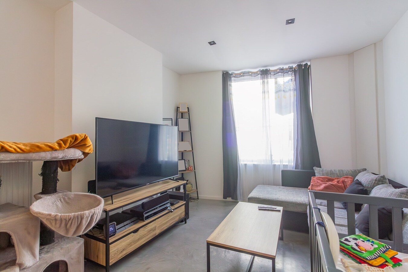 Maison 3 façades rénovée avec cour, à deux pas du parc de Mouscron 