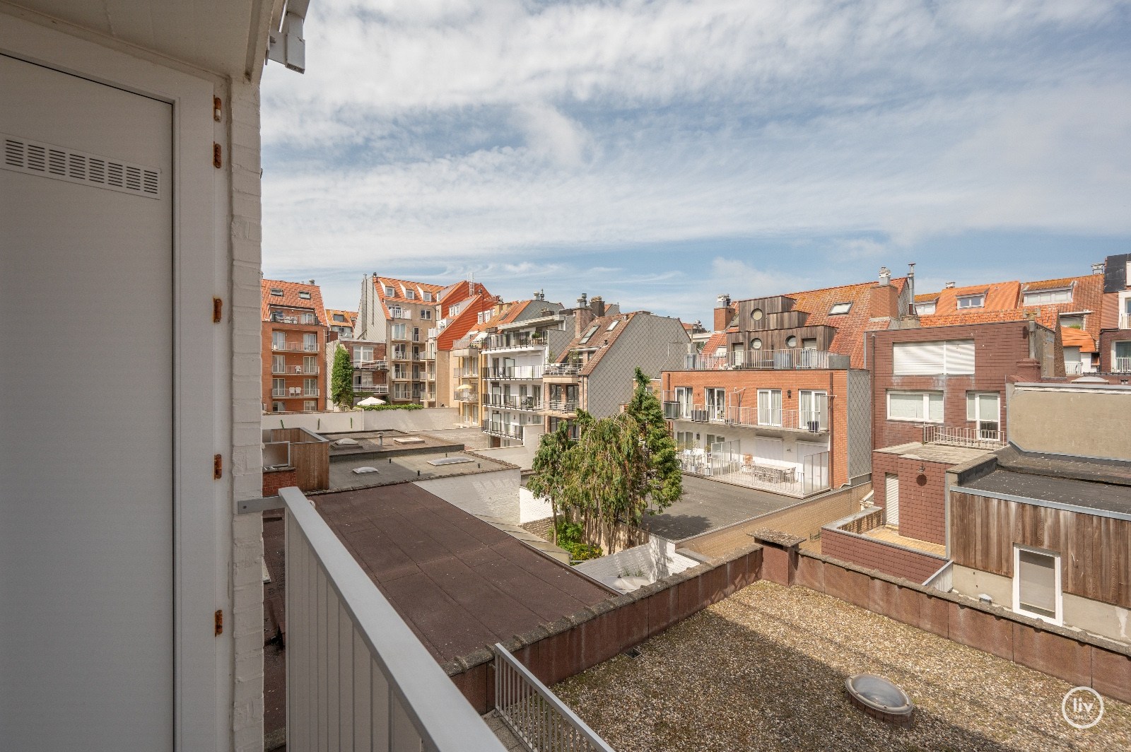 Appartement confortable d'une chambre avec terrasse ensoleillée situé dans un emplacement de premier choix près de l'avenue Dumortier. 