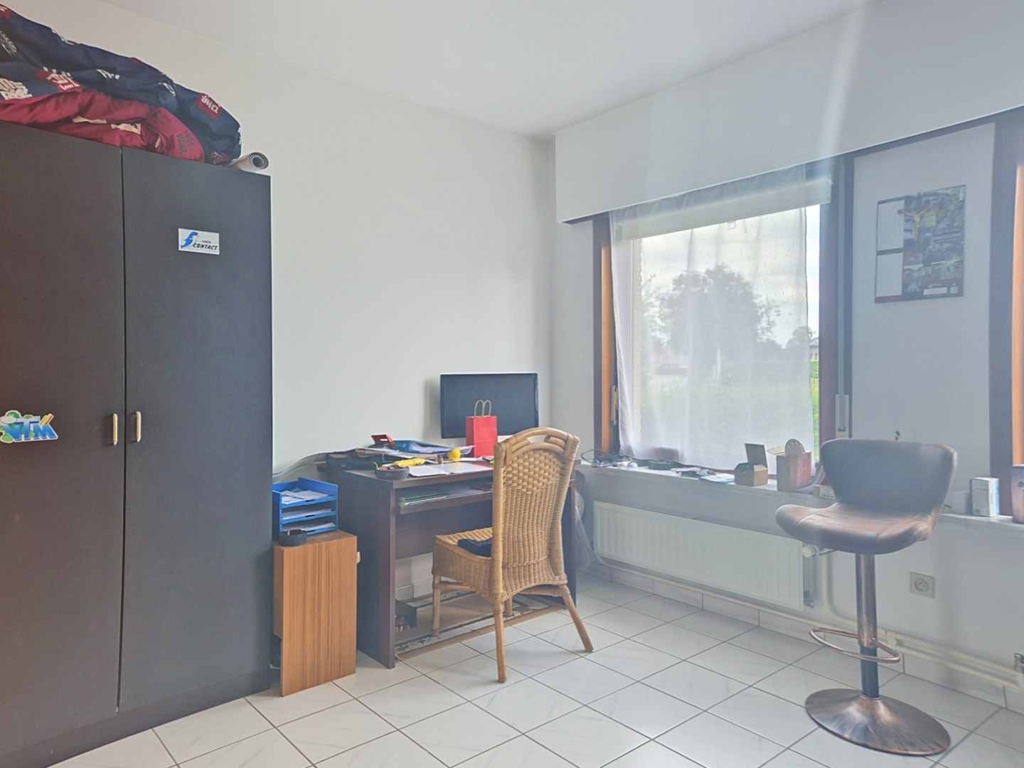 Woning met 4 slpks, tuin en dubbele garage 