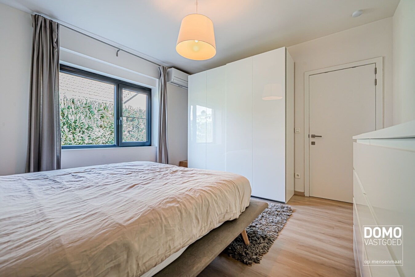 INSTAPKLARE GEZINSWONING MET 3 SLAAPKAMERS, EPC-LABEL A EN ZONNIGE TUIN IN KERMT 