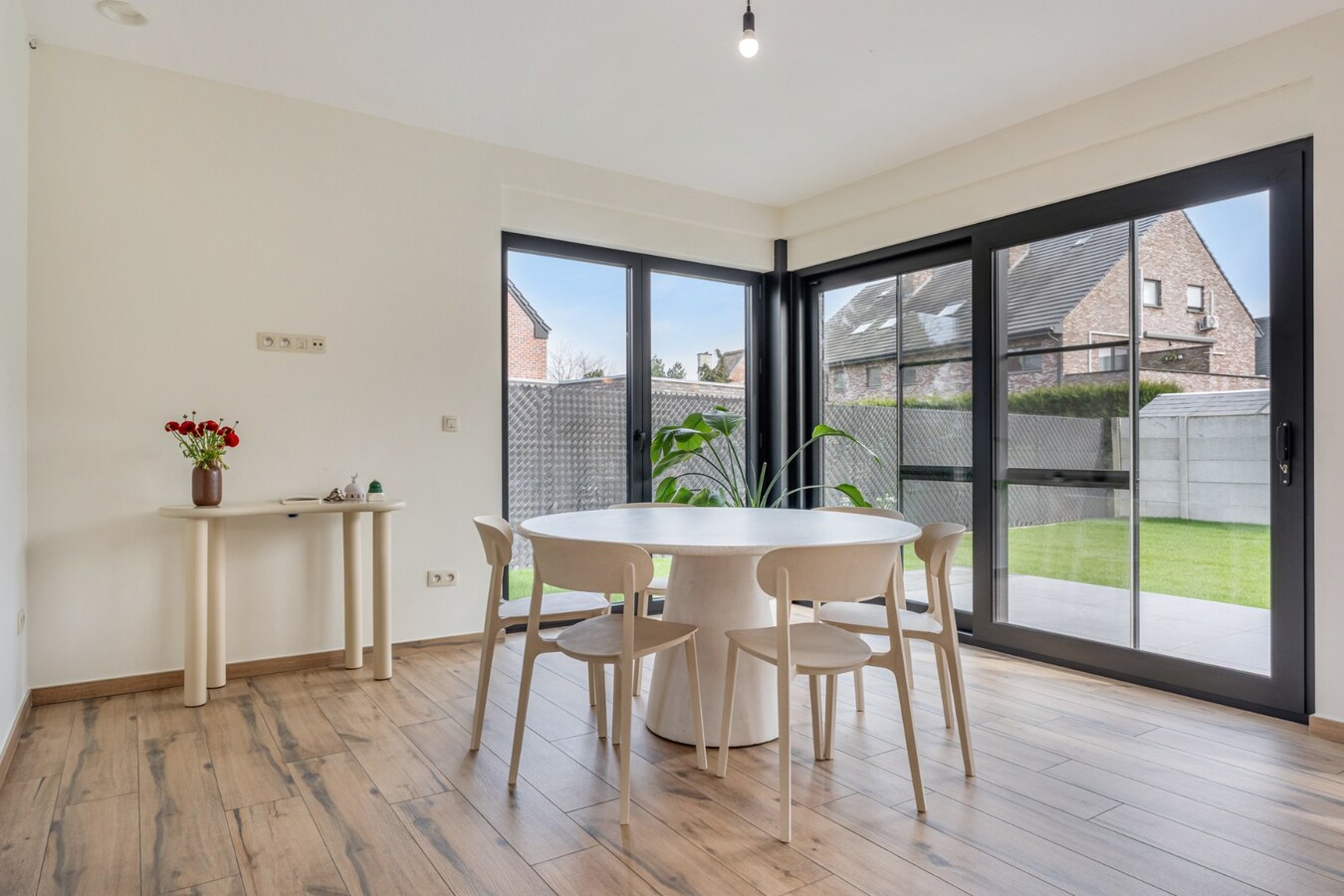 UNIEK VASTGOEDAANBOD! Kwaliteitsvolle pastorijwoning met duurzame technieken en uitzonderlijk wooncomfort 