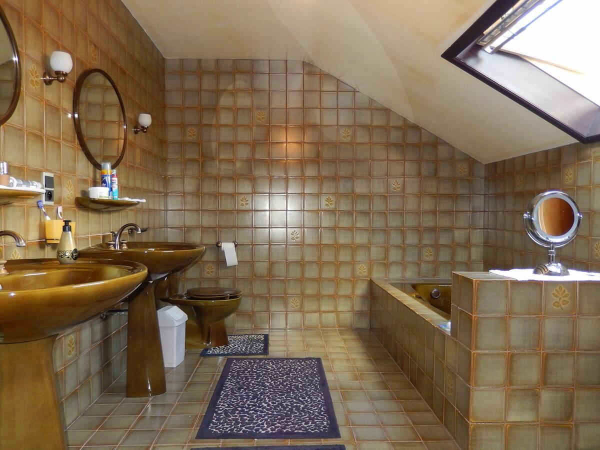 Ruime villa met zonnige tuin en 4 of 5 slaapkamers 