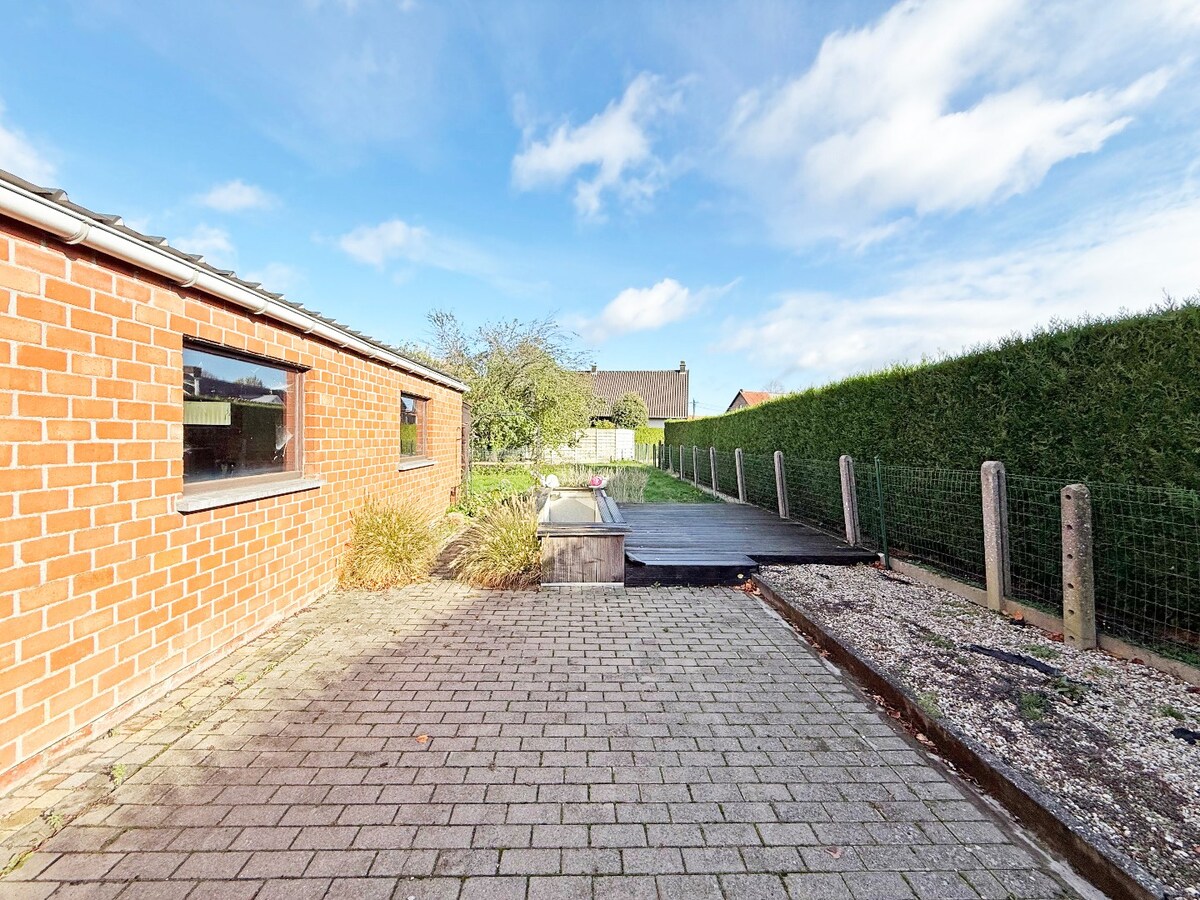 Ruime, vernieuwde HOB met leuke tuin te Zwalm 