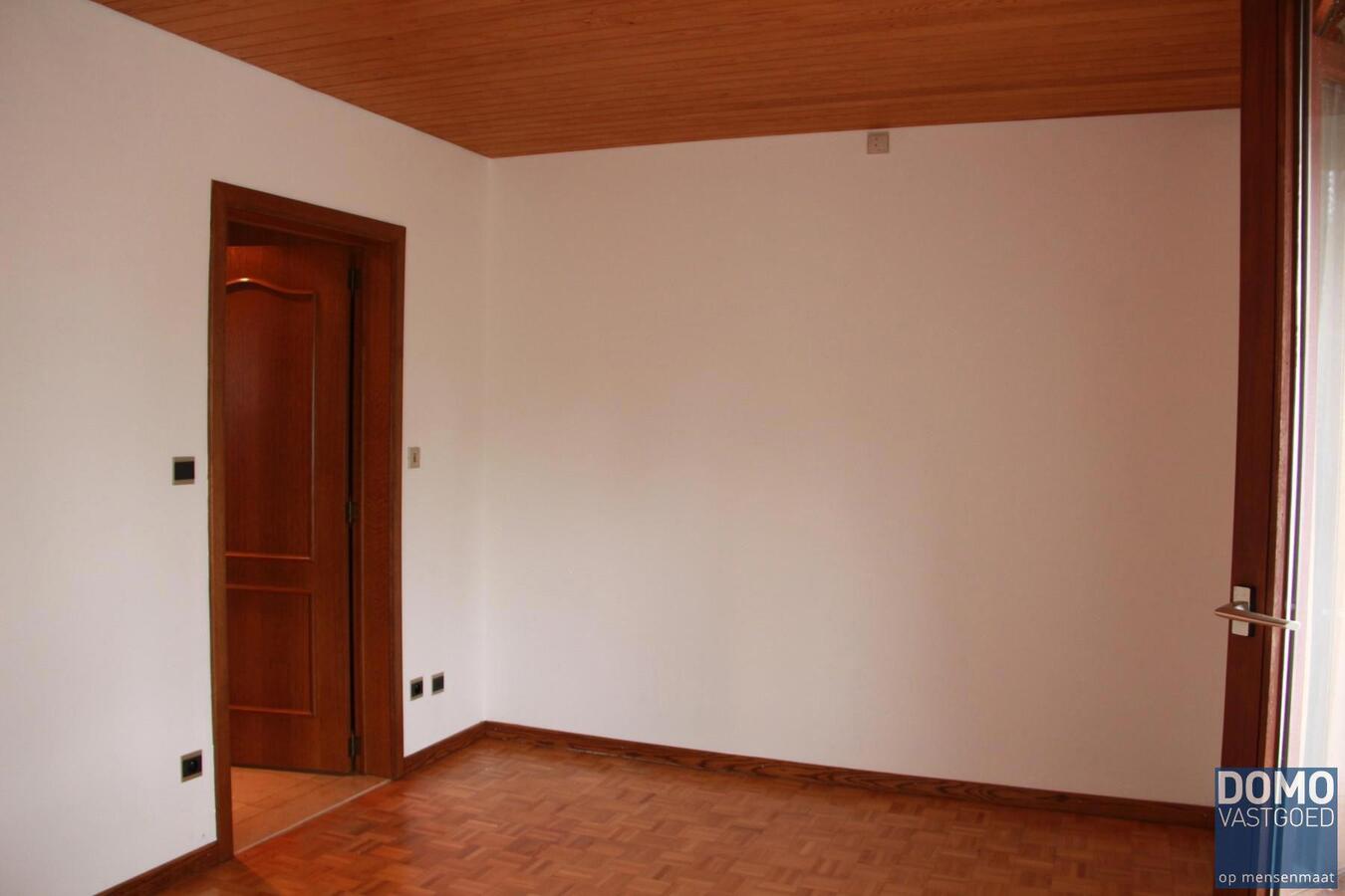 Ruime gelijkvloerse gezinswoning met 2 slaapkamers gelegen te Tuilt-Kuringen 