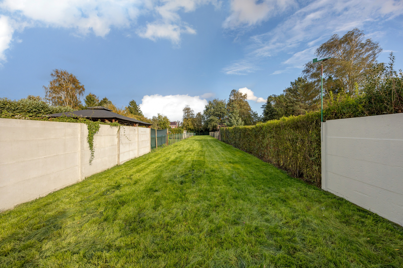 Gerenoveerde woning met 3 slpk en ruime tuin te Schilde! 