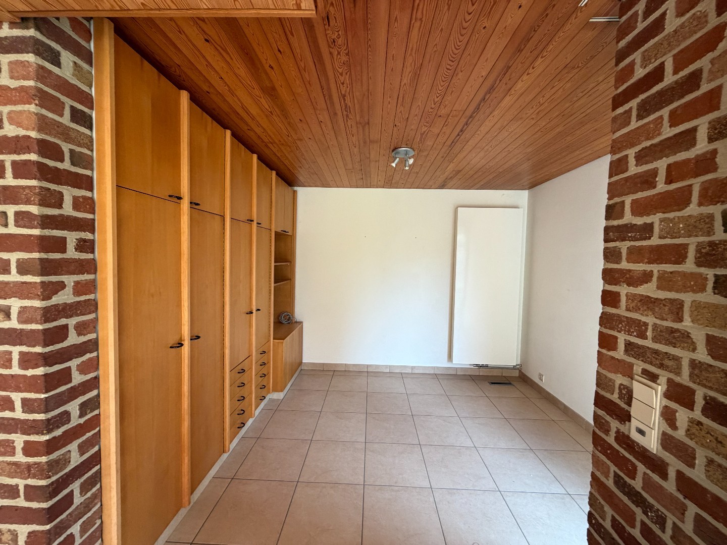 Ruime alleenstaande woning te huur met 3 slaapkamers, garage en tuin – Olmenlaan 99, Zulte 