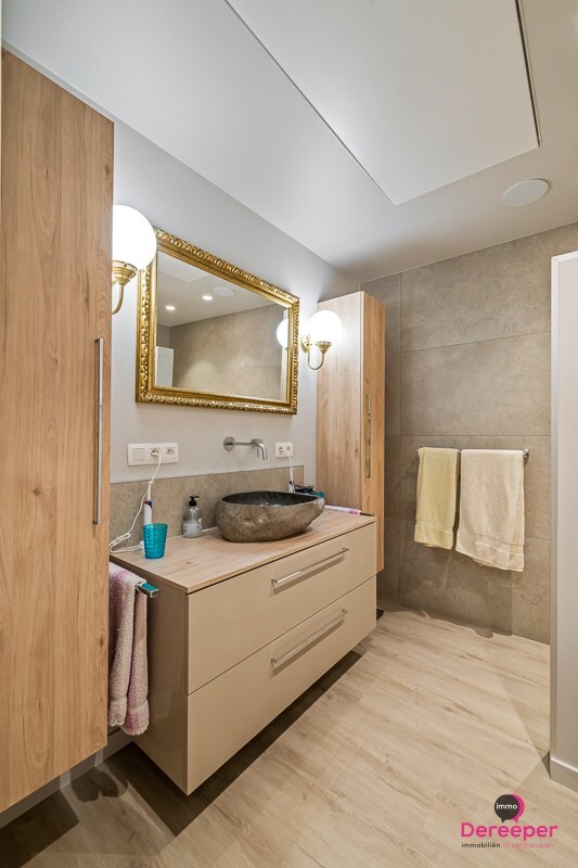 Prachtig instapklaar energiezuinig gelijkvloers appartement (2023) met tuin en 3 slaapkamers 