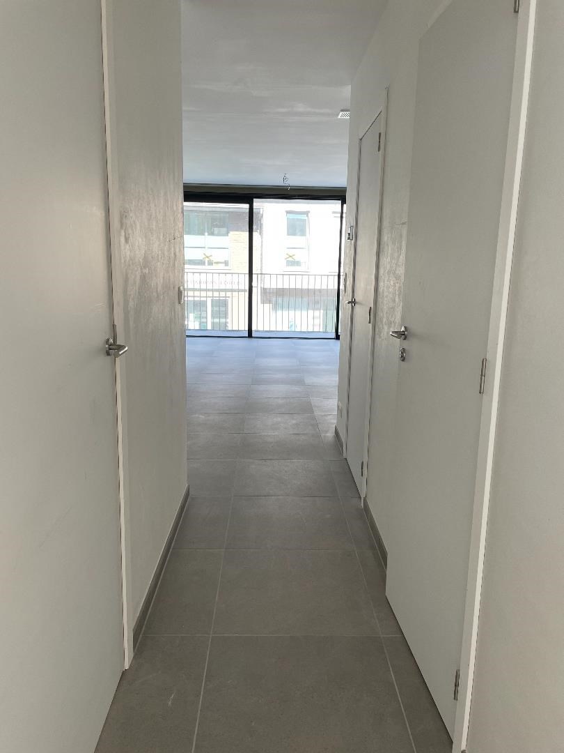 Recent twee slaapkamerapp. met autostaanplaats en terras 