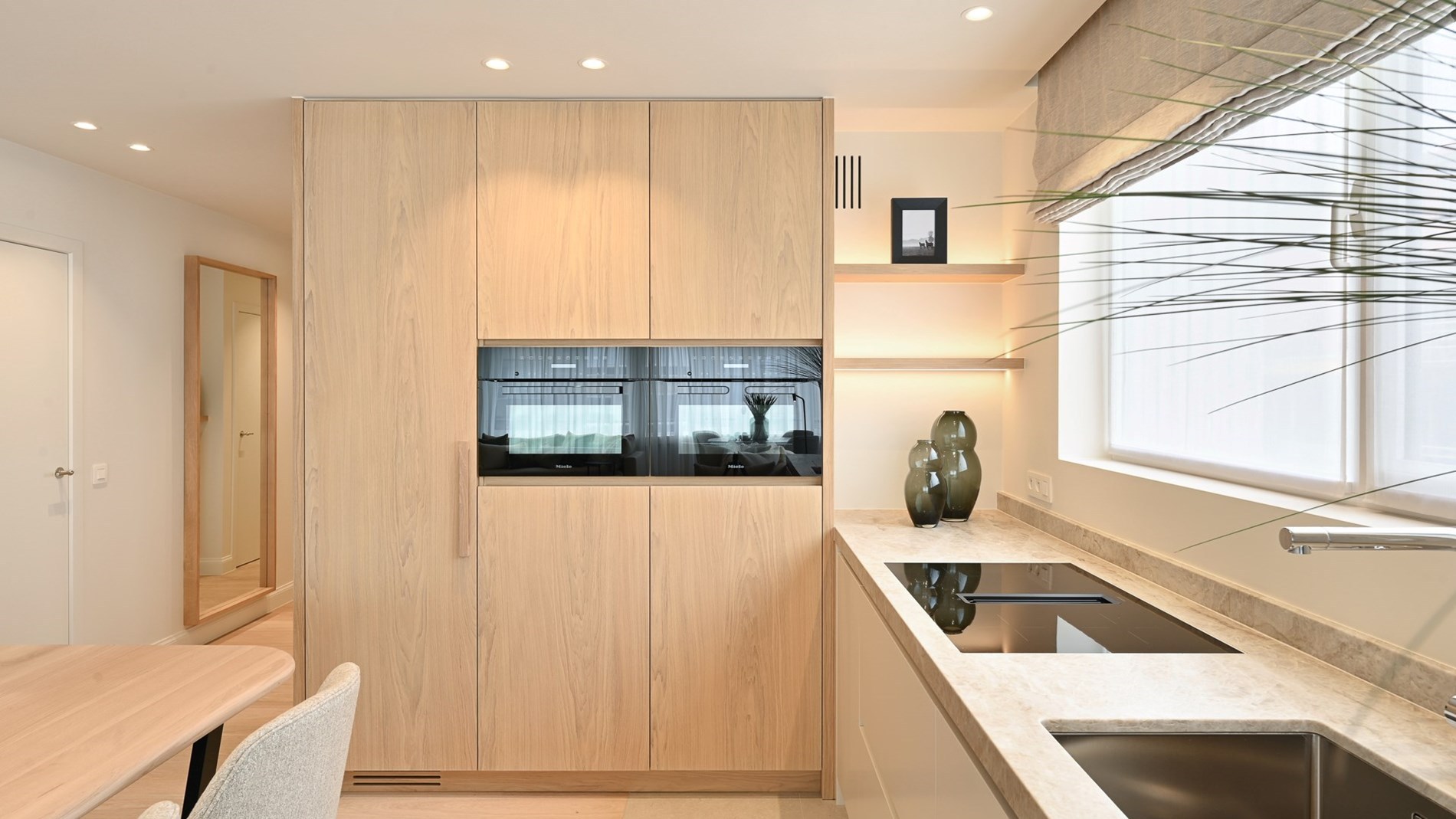 Magnifique appartement d'angle avec 3 chambres à coucher situé idéalement au milieu de l'avenue Lippens à Knokke. 