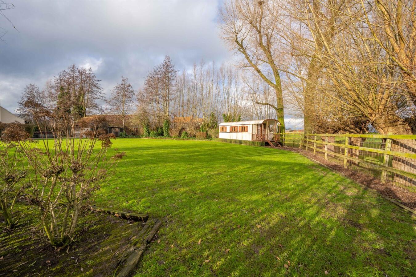 Idyllisch landhuis gelegen op 8330 m² te Ruiselede 