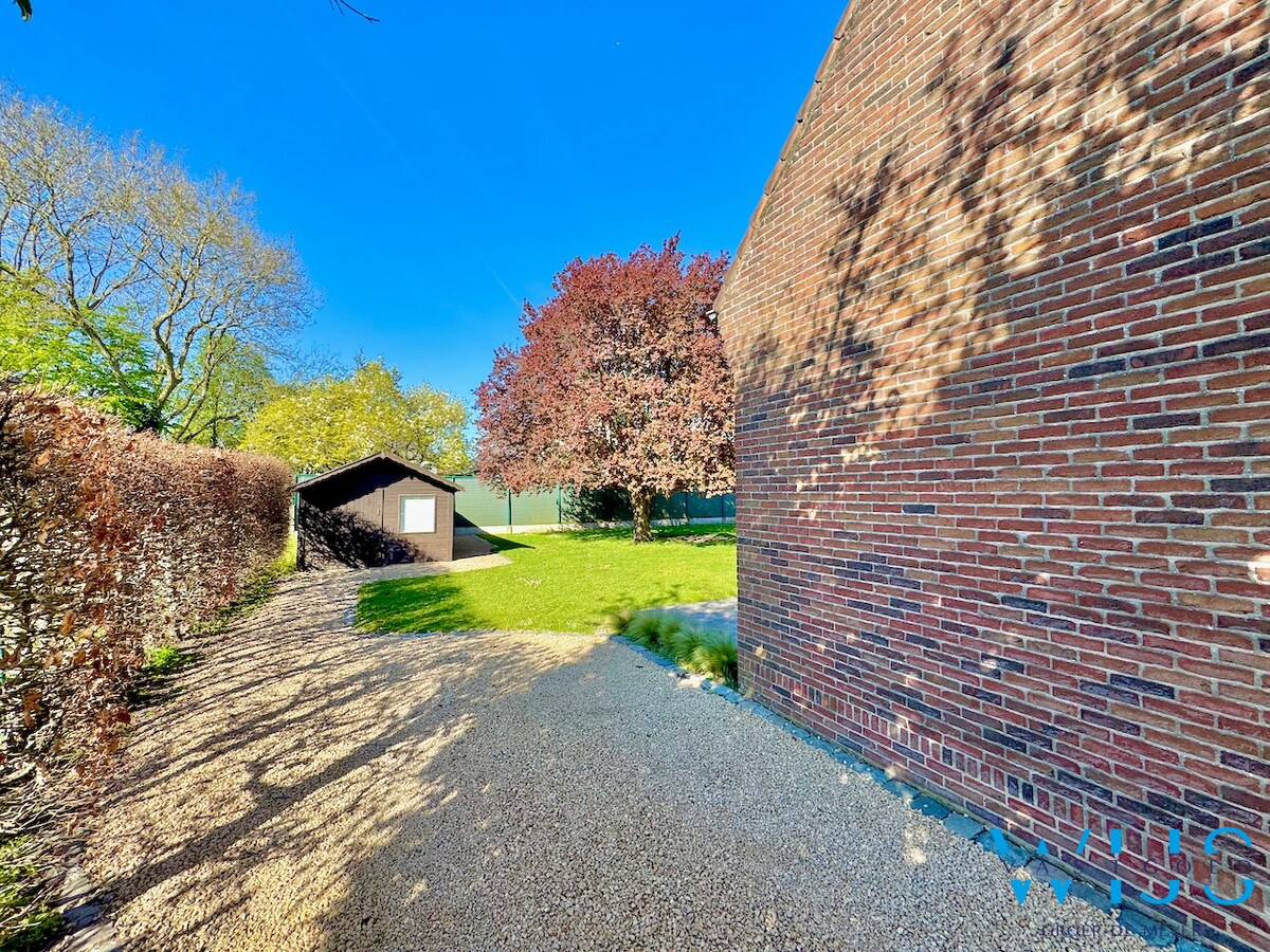 Instapklare gezinswoning met 4 slaapkamers in woonwijk te EVERGEM ! 