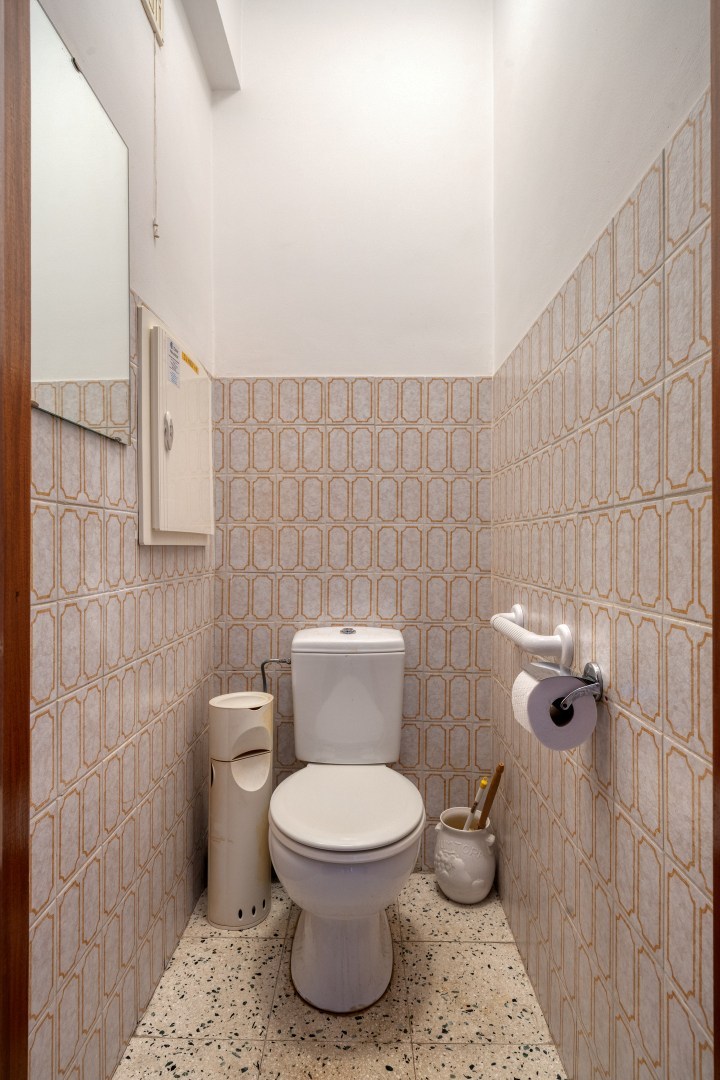 apart toilet