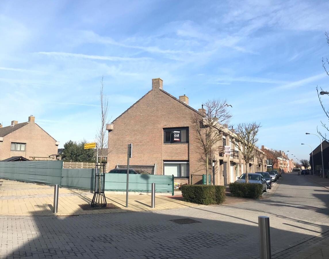 CENTRAAL GELEGEN HALF OPEN BEBOUWING MT TUIN 