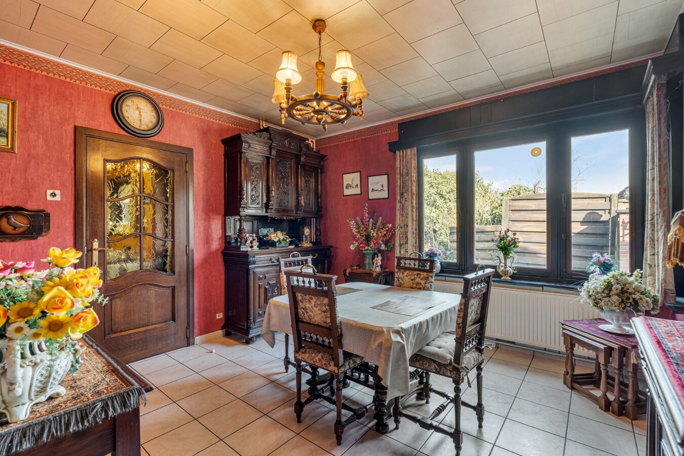 Halfvrijstaande gezinswoning met veel mogelijkheden op een perceel van 8are! 