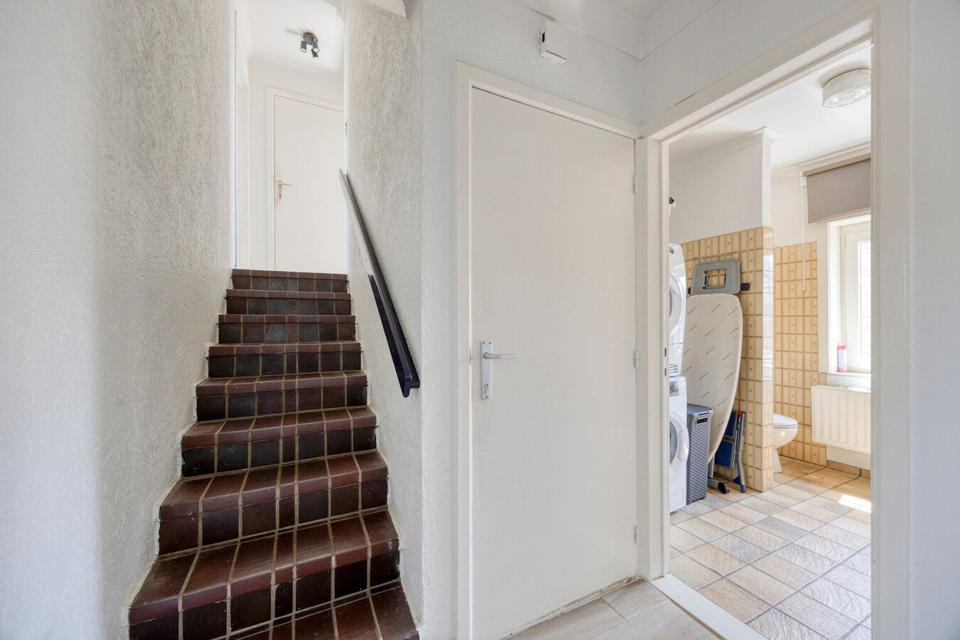 Charmant Leut : eigendom opgedeeld in 2 appartementen. Veranda,  2 garages. 