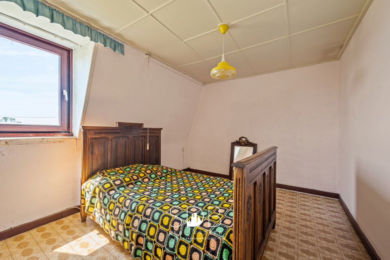 Charmante hoeve met bijgebouwen en graslanden op 1.5114m² 