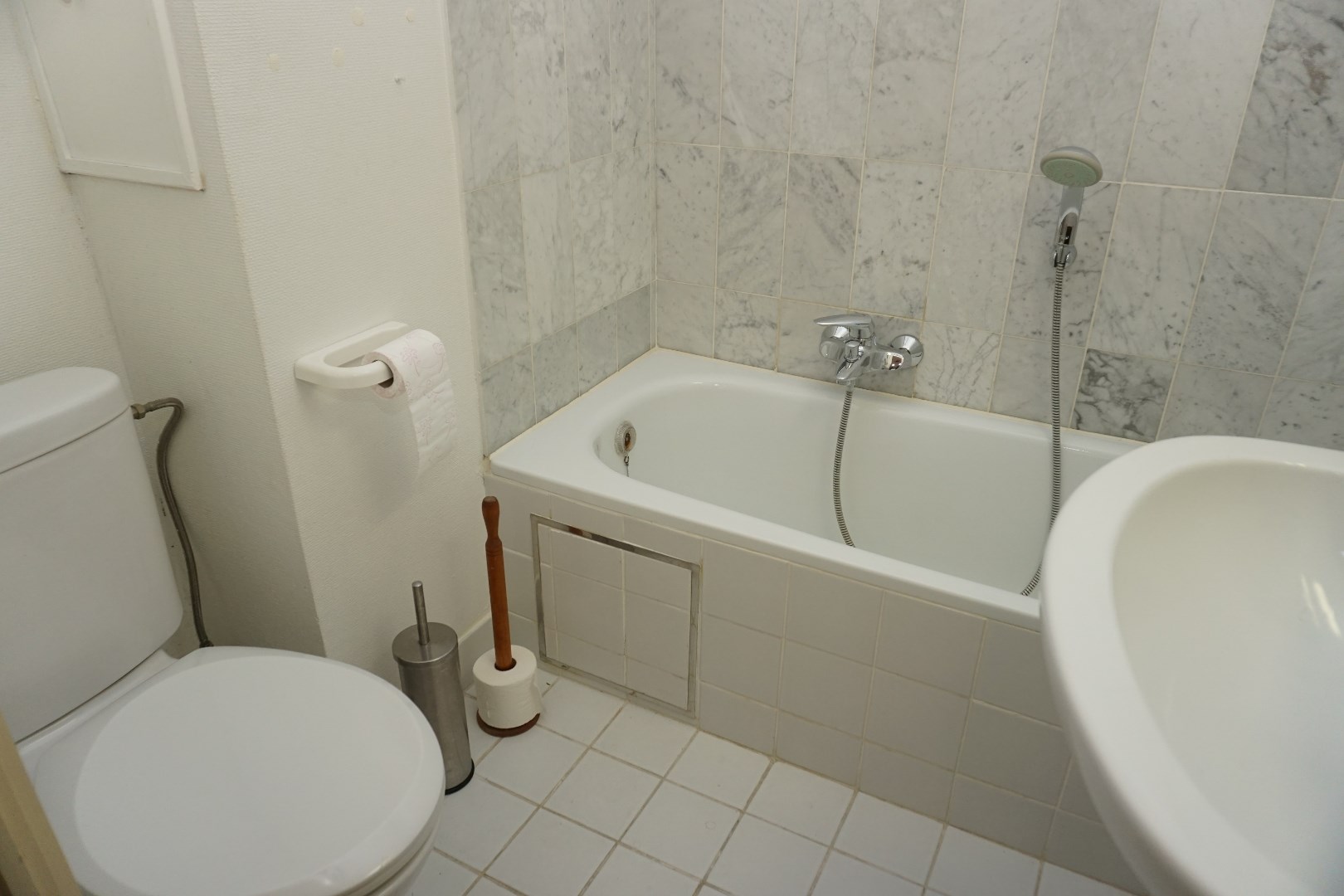 GEMEUBELDE STUDIO MET ZIJDELINGS ZEEZICHT IN CENTRUM OOSTENDE 