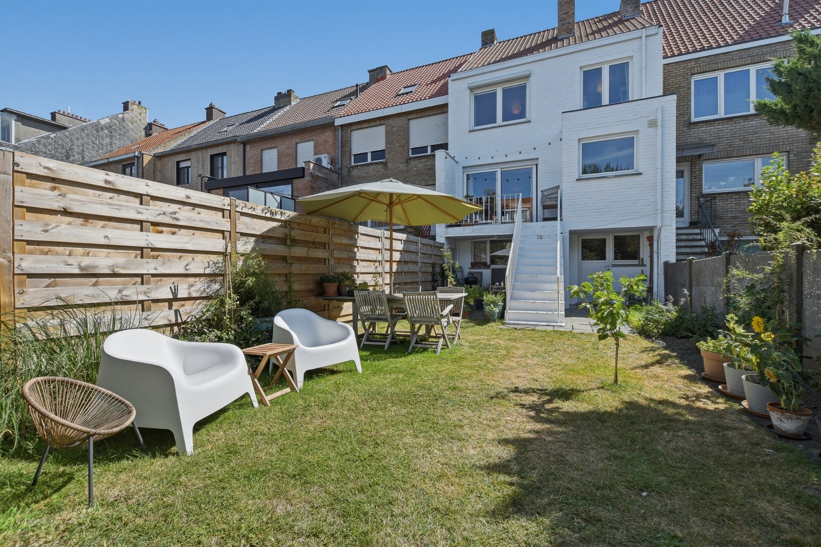 Gerenoveerde bel-etagewoning met garage, tuin en 3 slaapkamers te Blankenberge! 