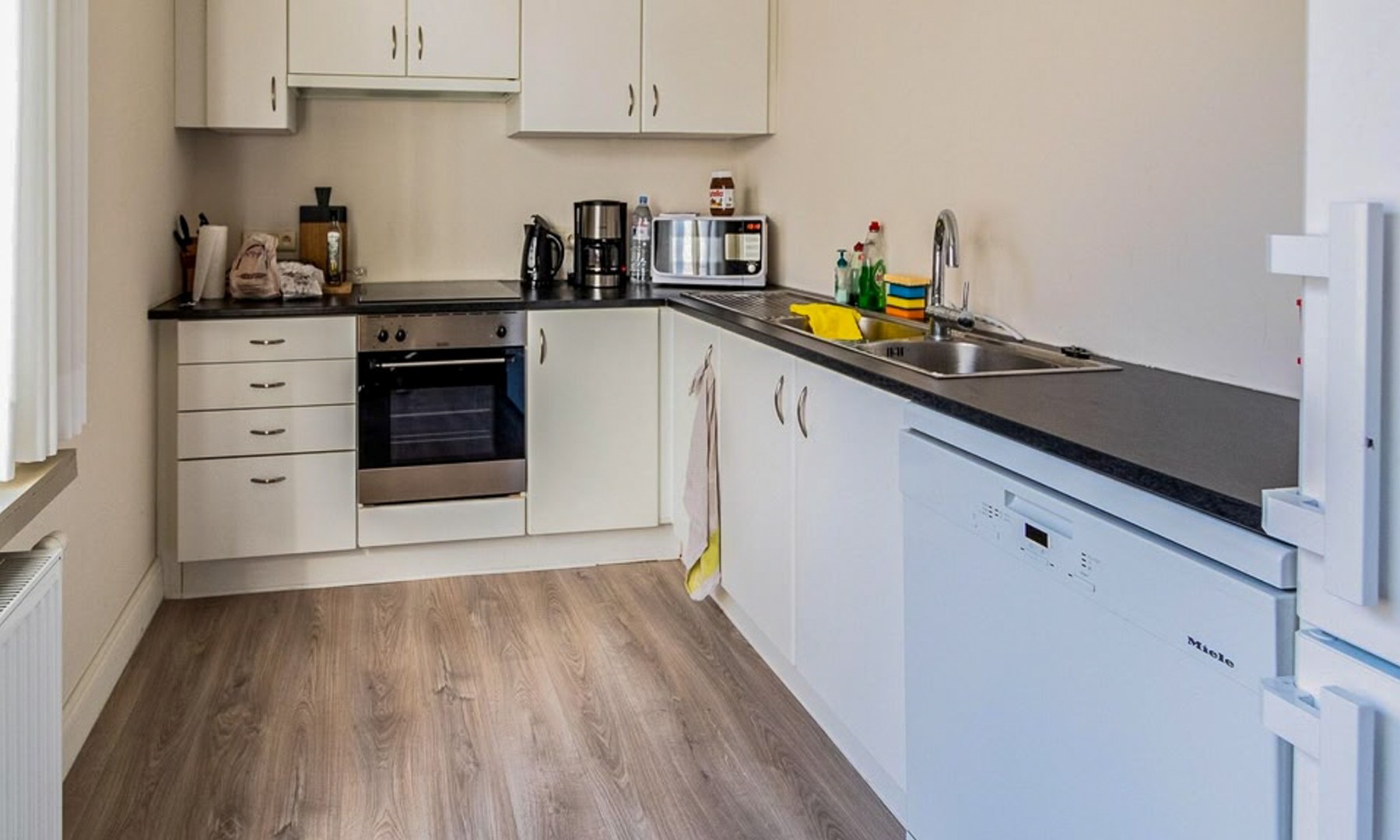 Instapklare, gemeubelde rijwoning met 3 verdiepingen te huur in Oostende 