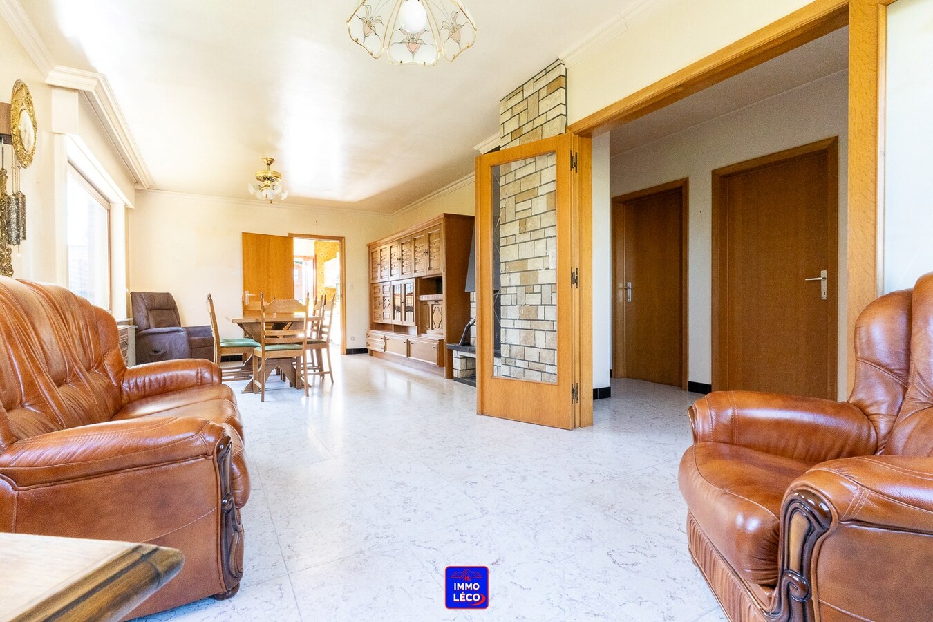 Villa "Plain-Pied" érigée sur 571m² avec garage, terrasse et jardin. 