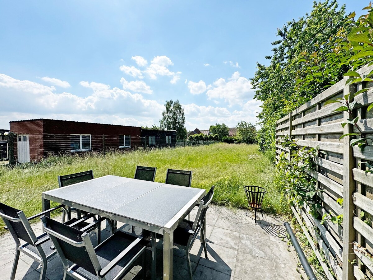 Recent (2017) gelijkvloers appartement met grote tuin te Ophasselt 