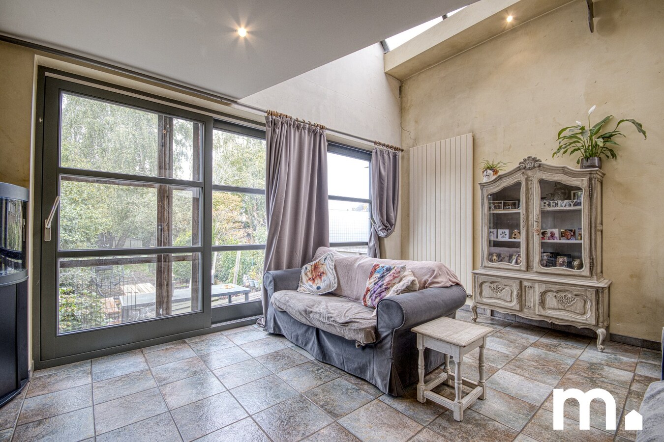 Karaktervolle architectenwoning met tuin en oprit te Kortrijk ! TOPligging ! 