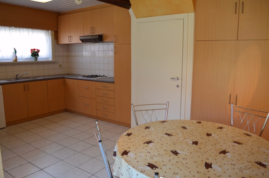 Te renoveren woning met garage nabij centrum Maldegem 