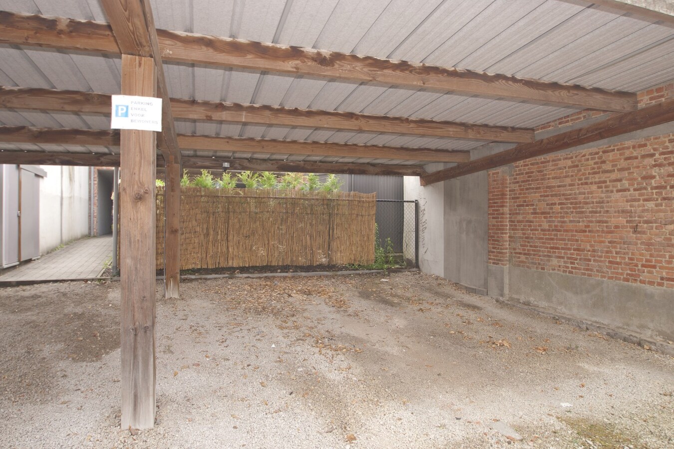Instapklaar appartement met lift - 1 slpk, terras, 2 parkings 