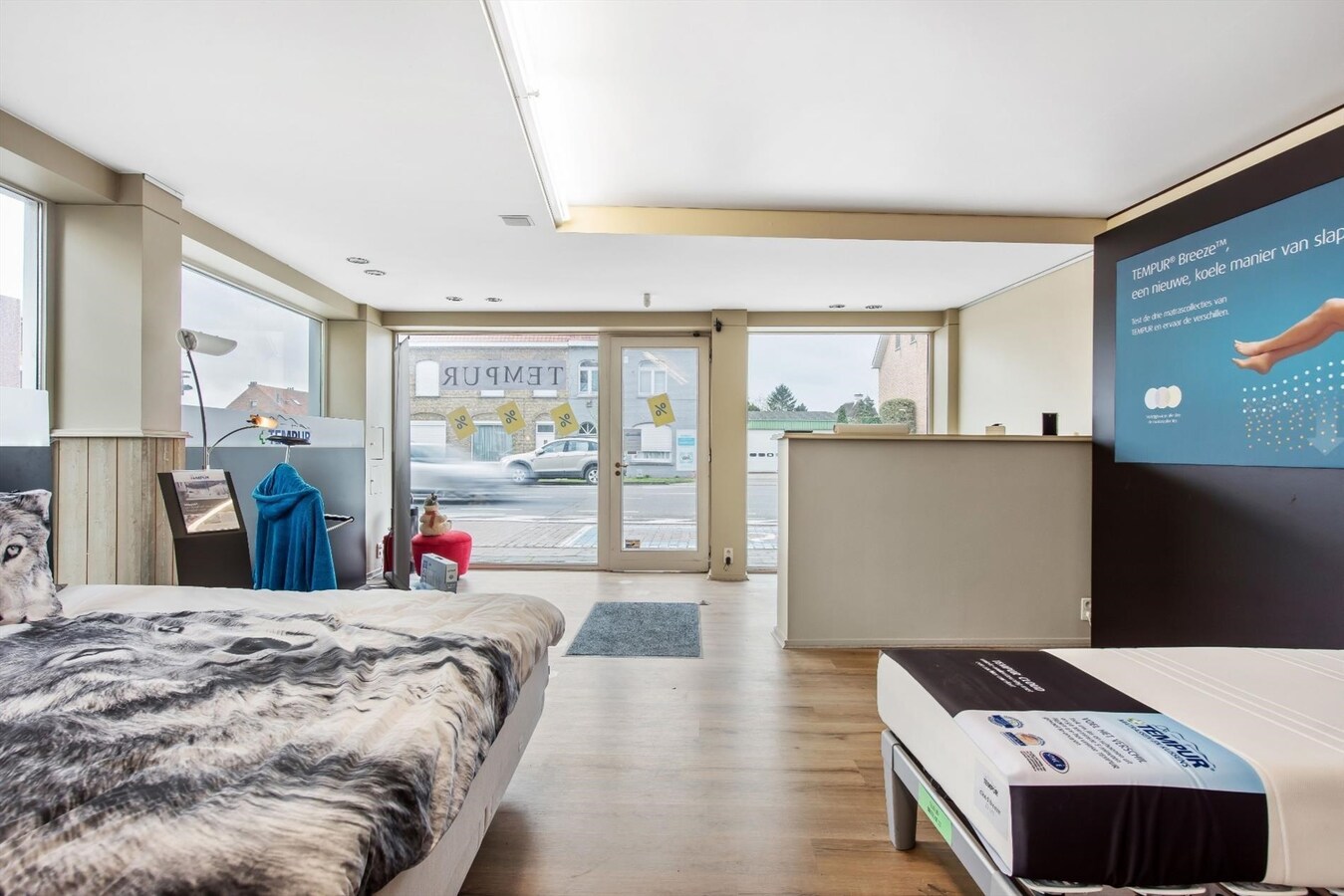 Uitstekend gelegen, gelijkvloerse handelsruimte in het centrum van Diksmuide 