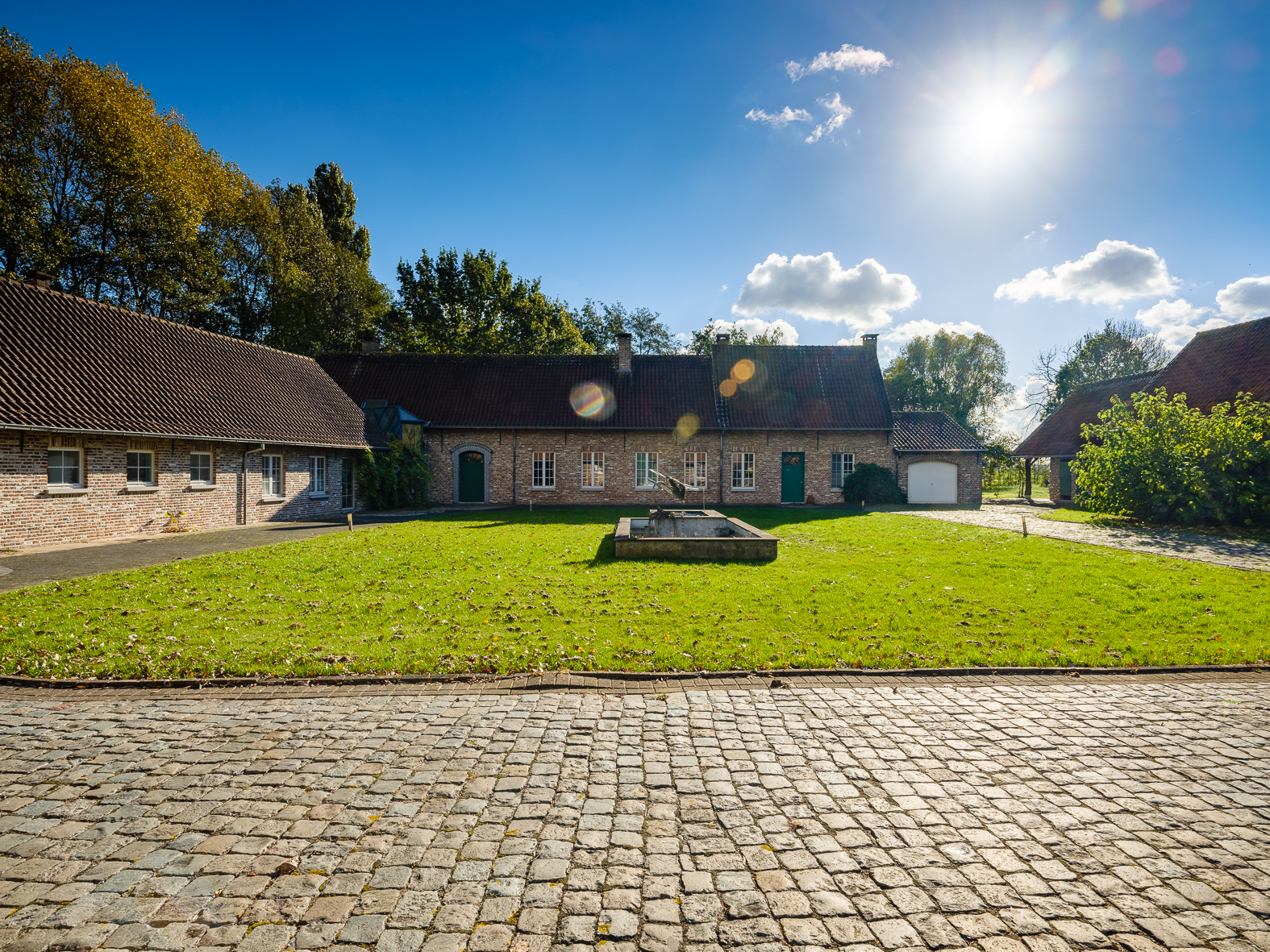 Riante vierkantshoeve te Deinze 