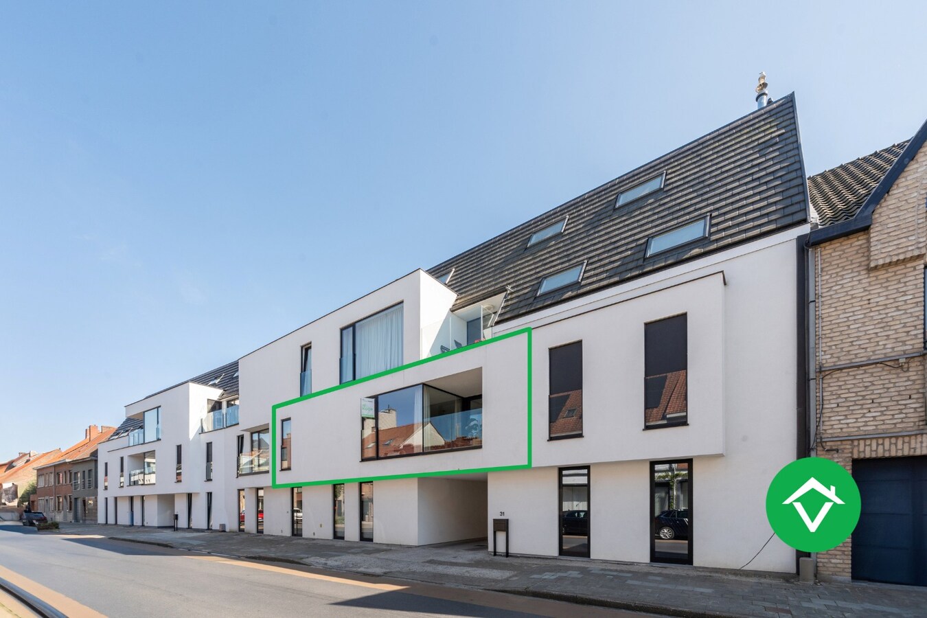 Recent nieuwbouwappartement gelegen op topligging te Eernegem 