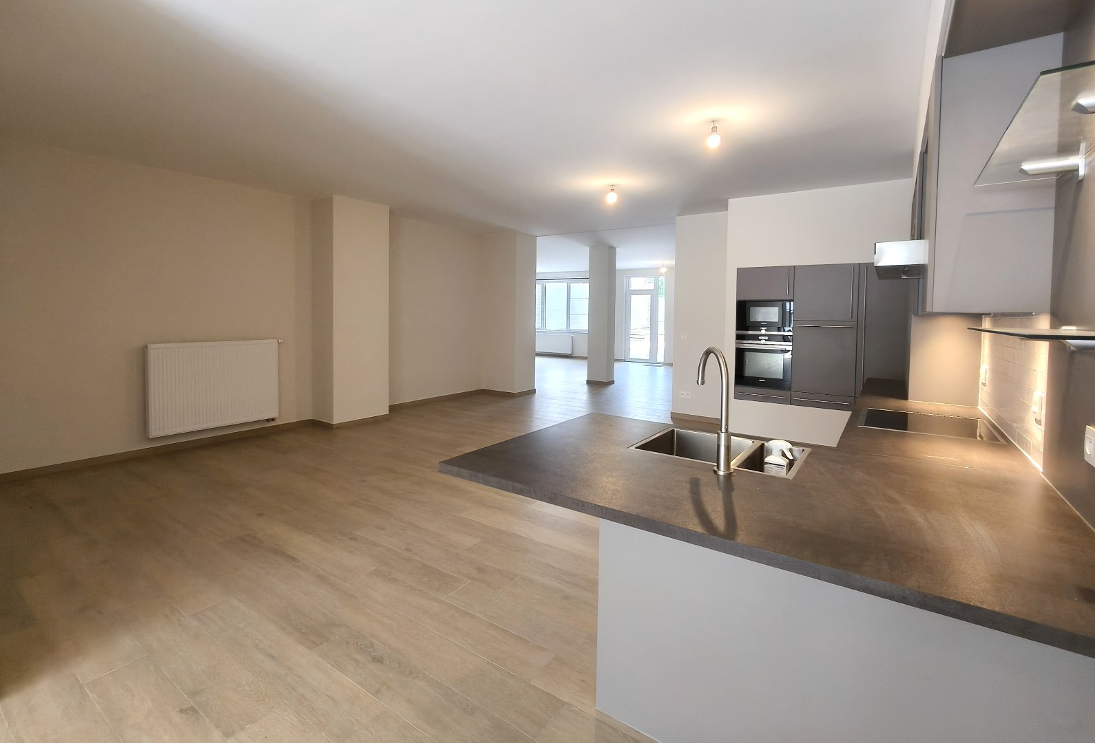 LUXE APPARTEMENT MET GROOT TERRAS - GELIJKVLOERS 