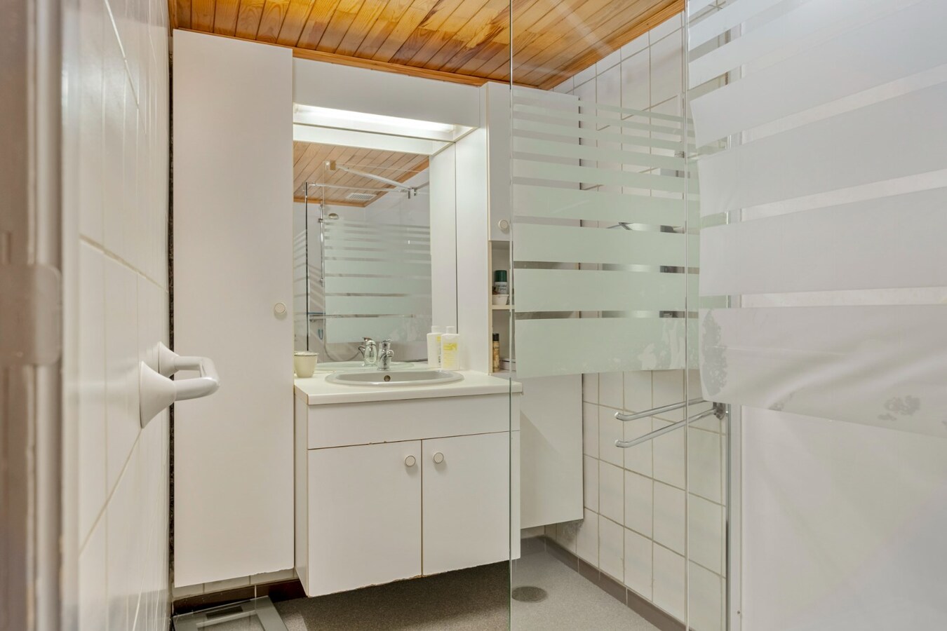 Te renoveren woning met 3 slaapkamers en grote tuin. 