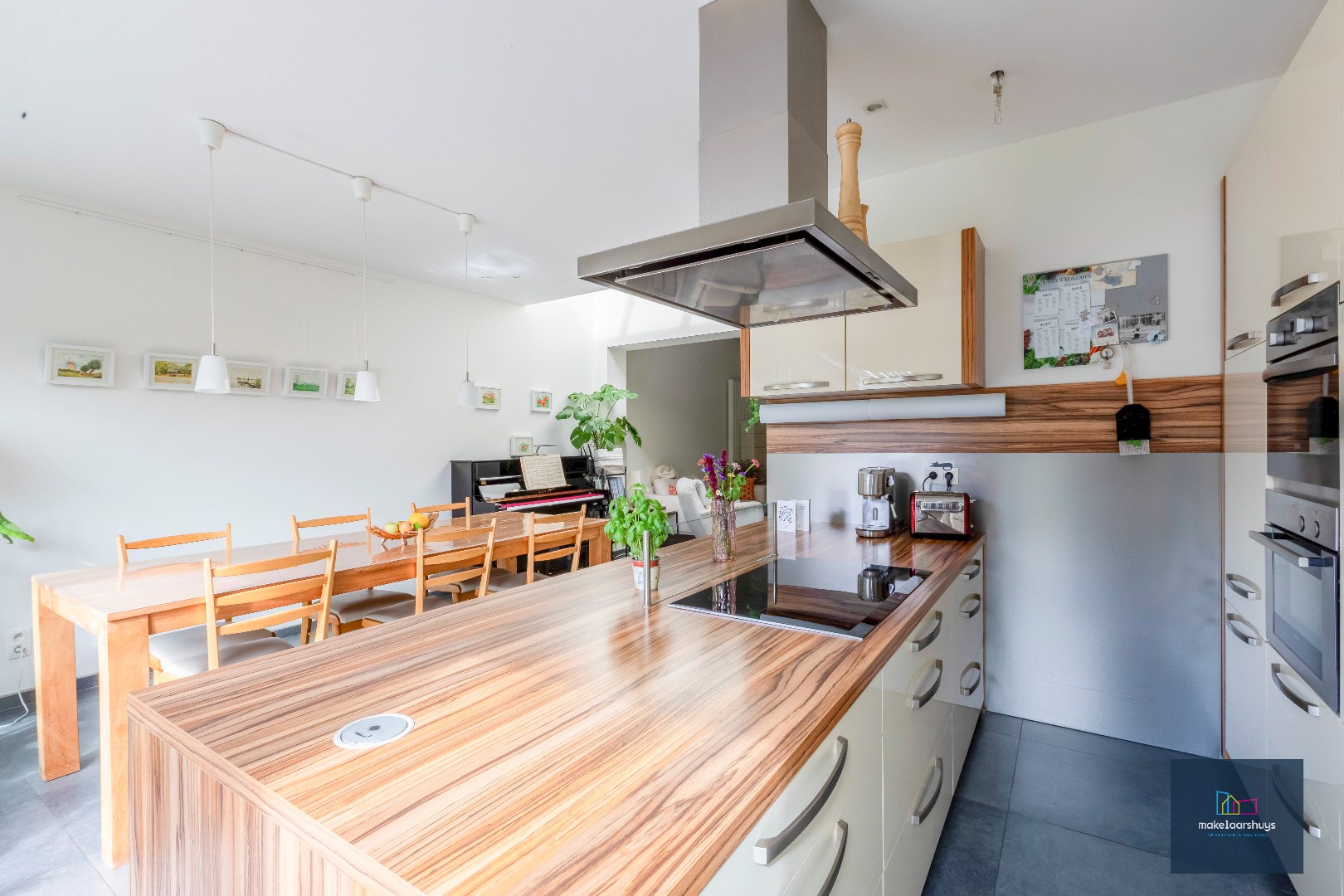 VERKOCHT ! Instapklare energiezuinige handelswoning met tuin en garage 