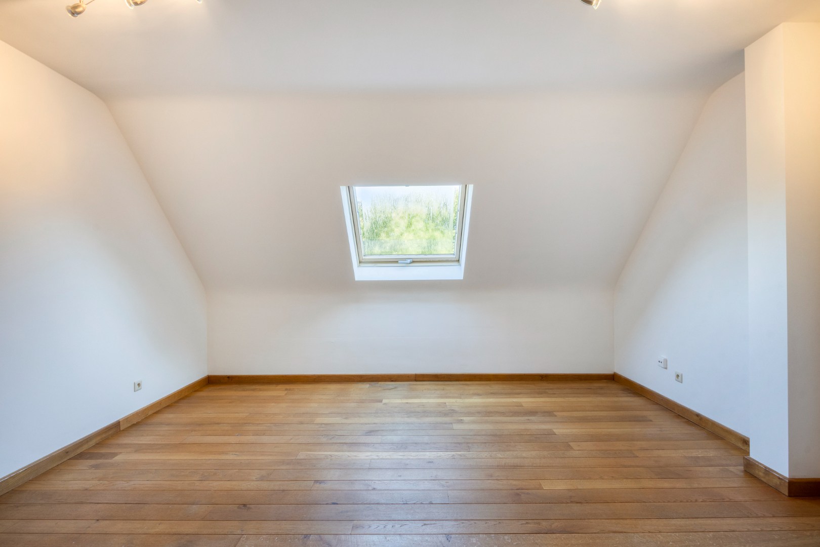 Villa met bureau,  5 slaapkamers, 2 badkamers en ruime tuin in Bierbeek! - EPC 172 kWh/m² - bewoonbare opp. 242 m² 