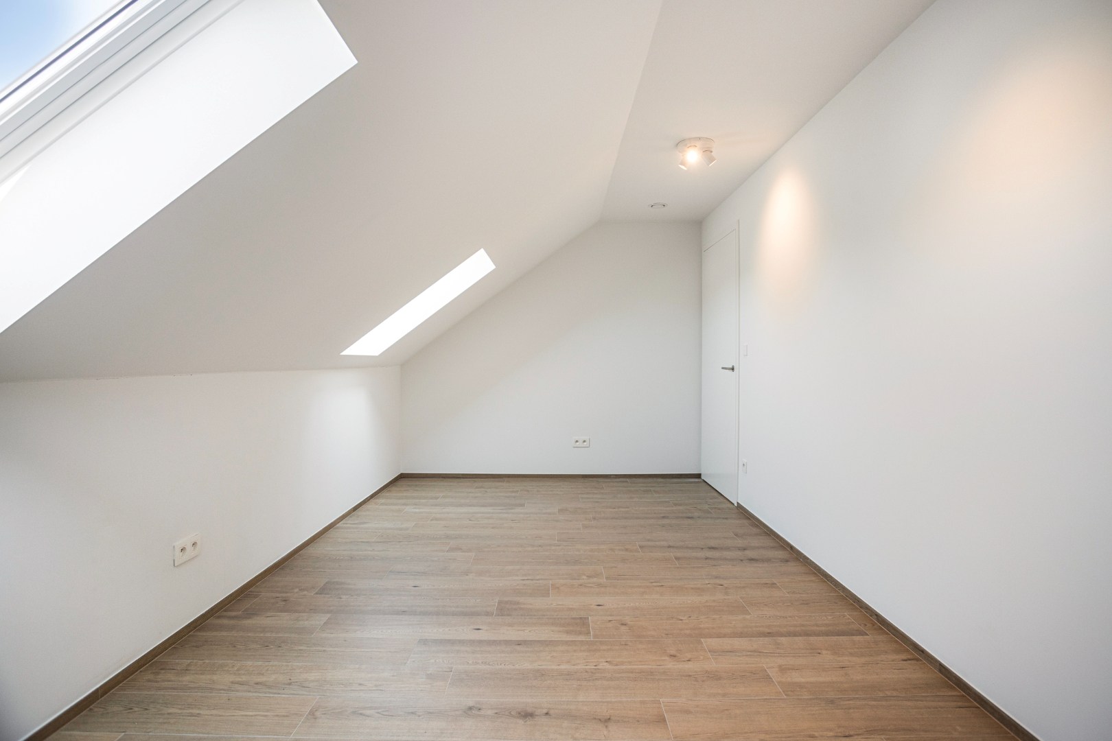 Gerenoveerd ruim en lichtrijk appartement met 2 slaapkamers - EPC  72Kwh/m² 
